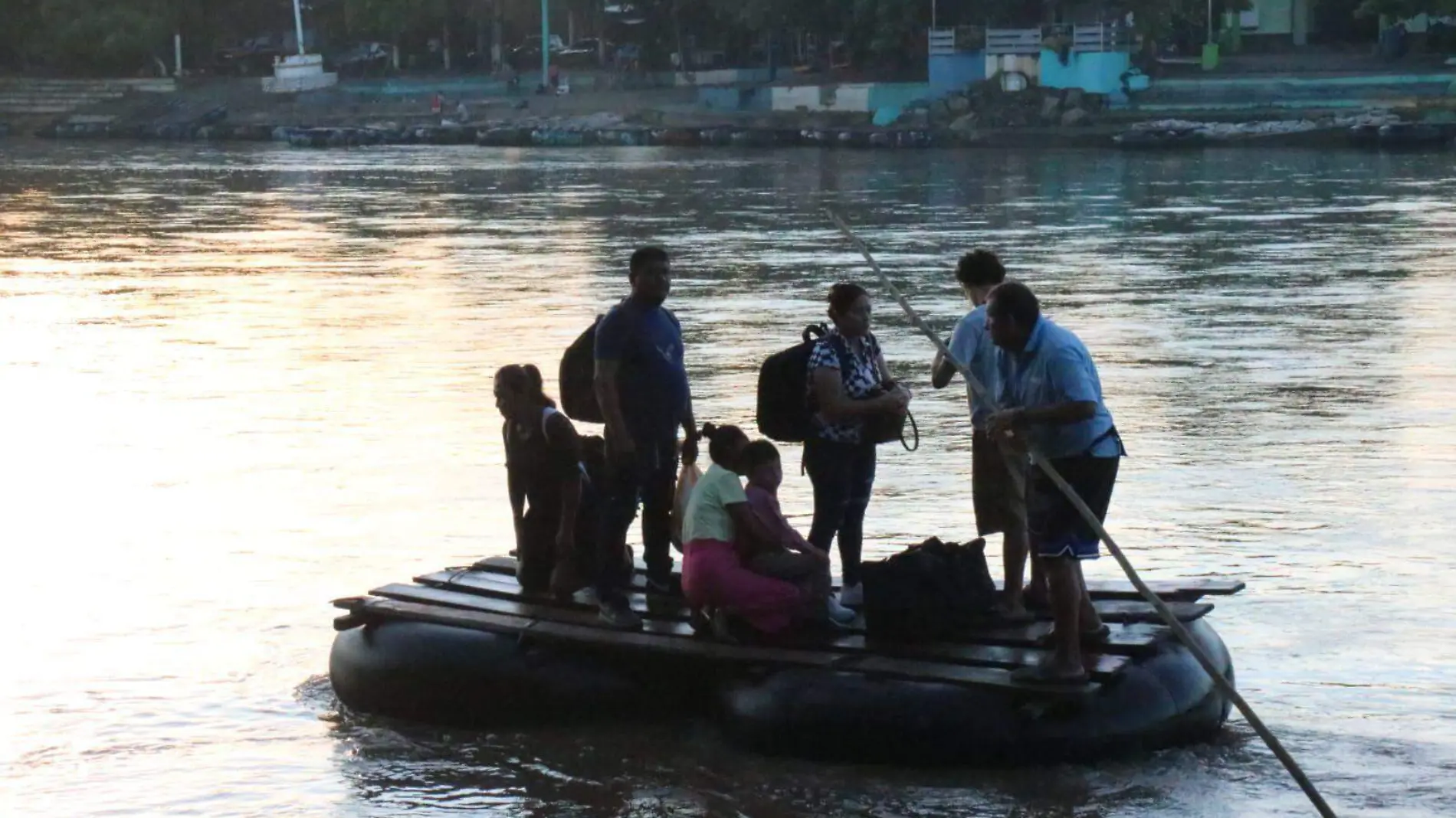 migrantes en balsa